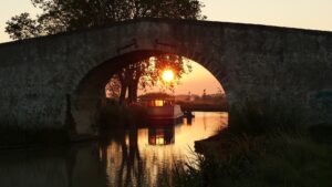 balade vélo électrique et bateau sur le canal du midi